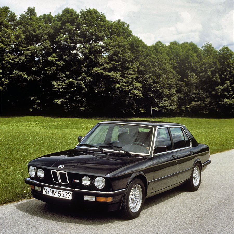 Mページ　e28 1988 BMW M5 5-Speed | Beverly Hills Car Club